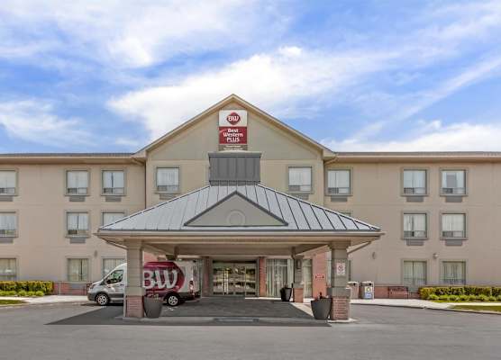 Best Western Plus Travel Hotel Toronto Airport 1