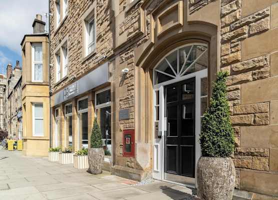 PREMIER SUITES Edinburgh Fountain Court 1
