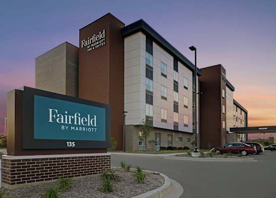 Fairfield Inn & Suites by Marriott Milwaukee Brookfield 1