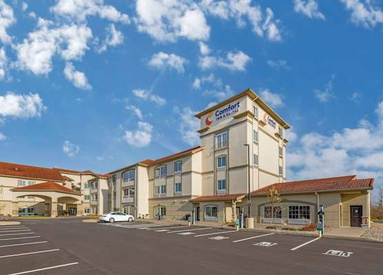 Comfort Inn & Suites Verona at Turning Stone Resort Casino 1