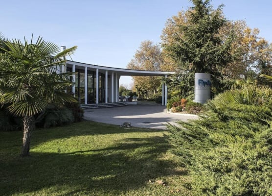 FlyOn Hotel & Conference Center 1