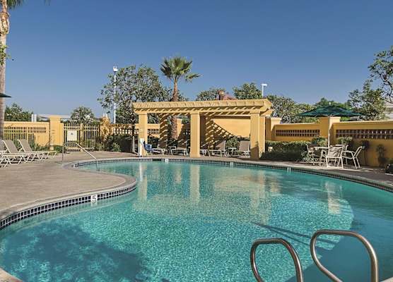La Quinta Inn & Suites by Wyndham Ontario Airport 1