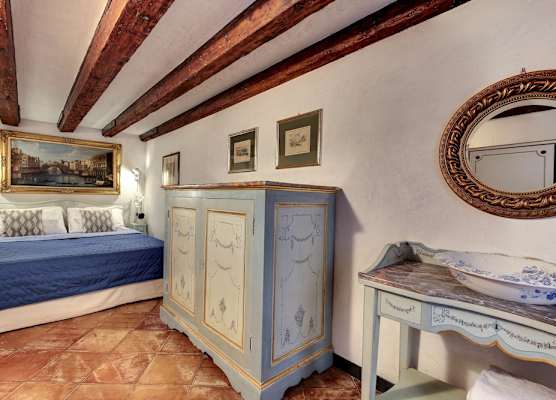 Canal View Suite in Rialto by Wonderful Italy 1