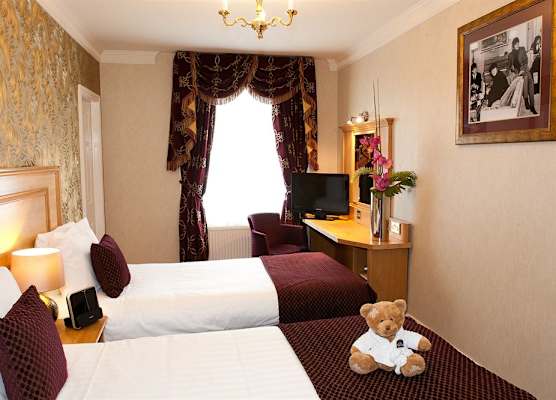 BEST WESTERN HALLMARK LIVERPOOL FEATHERS 1