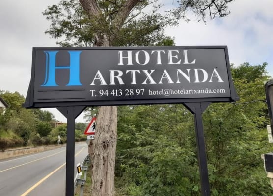 Hotel Artxanda Bilbao, Parking Gratuito en el Exterior Junto al Hotel 1
