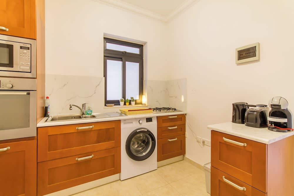 A Lovely Apart By The Sea Sliema 4