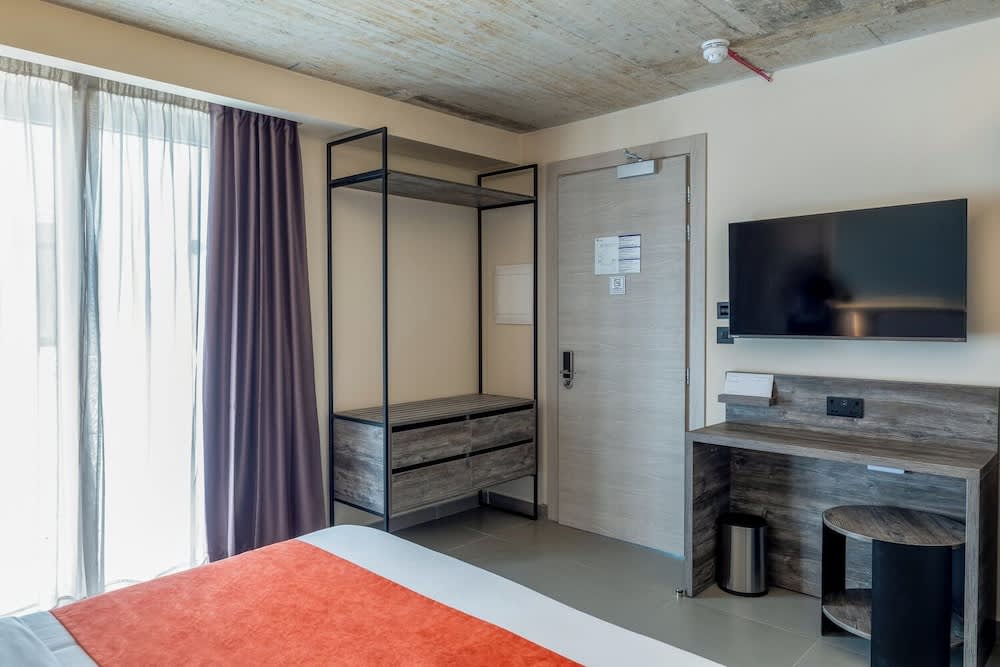 Alavits Hotel by ST Hotels 4