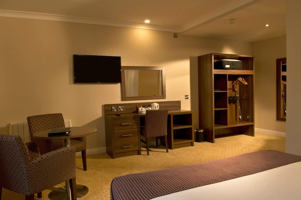 Dillon’s Hotel 4