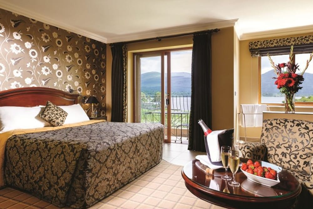 The Lake Hotel 3