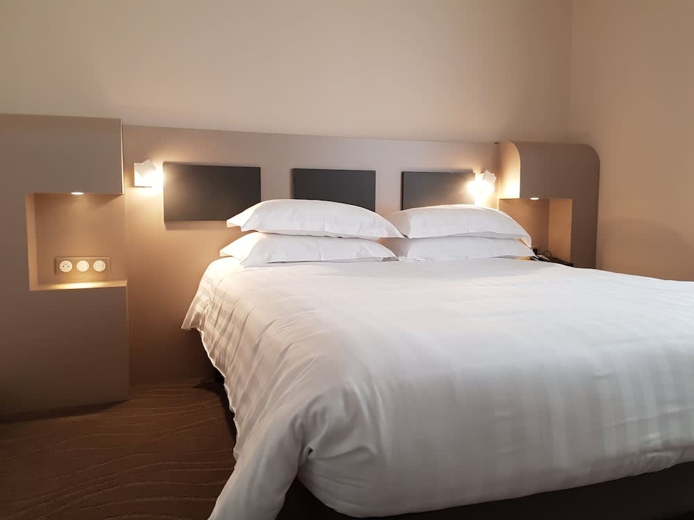 Brit Hotel de Grignan Vichy 5