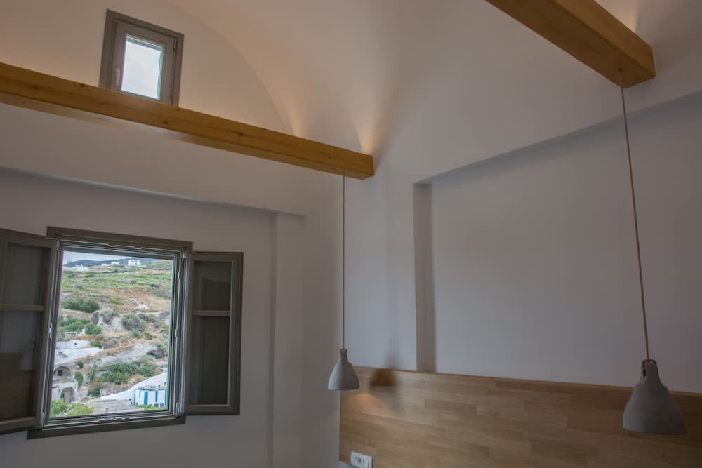 Amphitrite Suites Santorini 3
