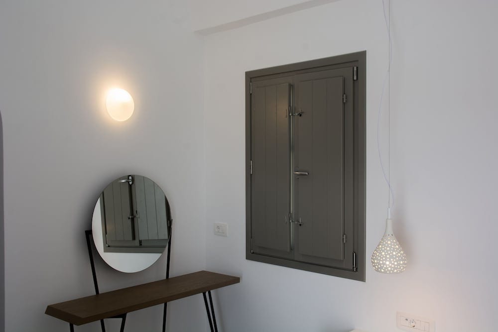 Amphitrite Suites Santorini 4