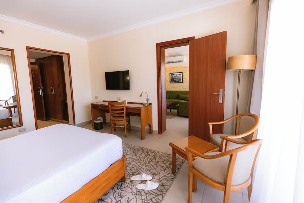 The Grand Plaza Hotel Smouha 4