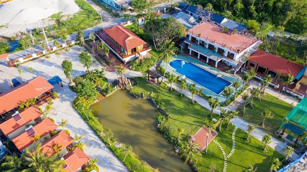 Paris - Phu Quoc Island - Serene Resort in Bai Vong Phu Quoc - Phu Quoc Island