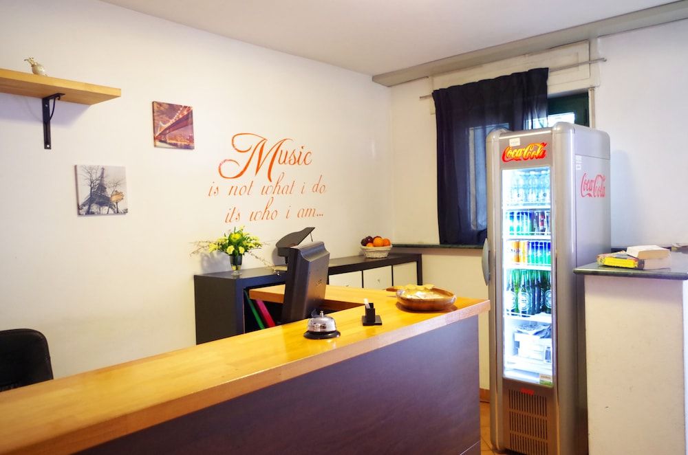 Paris - Milan - B&B Music - Milan