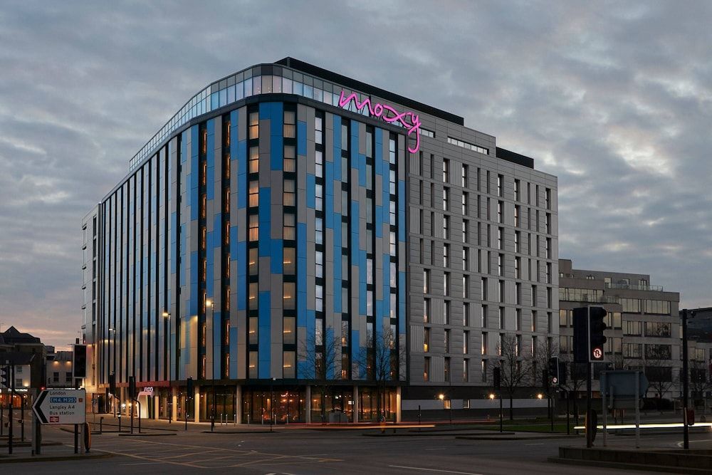 Paris - Windsor - Moxy Slough - Windsor