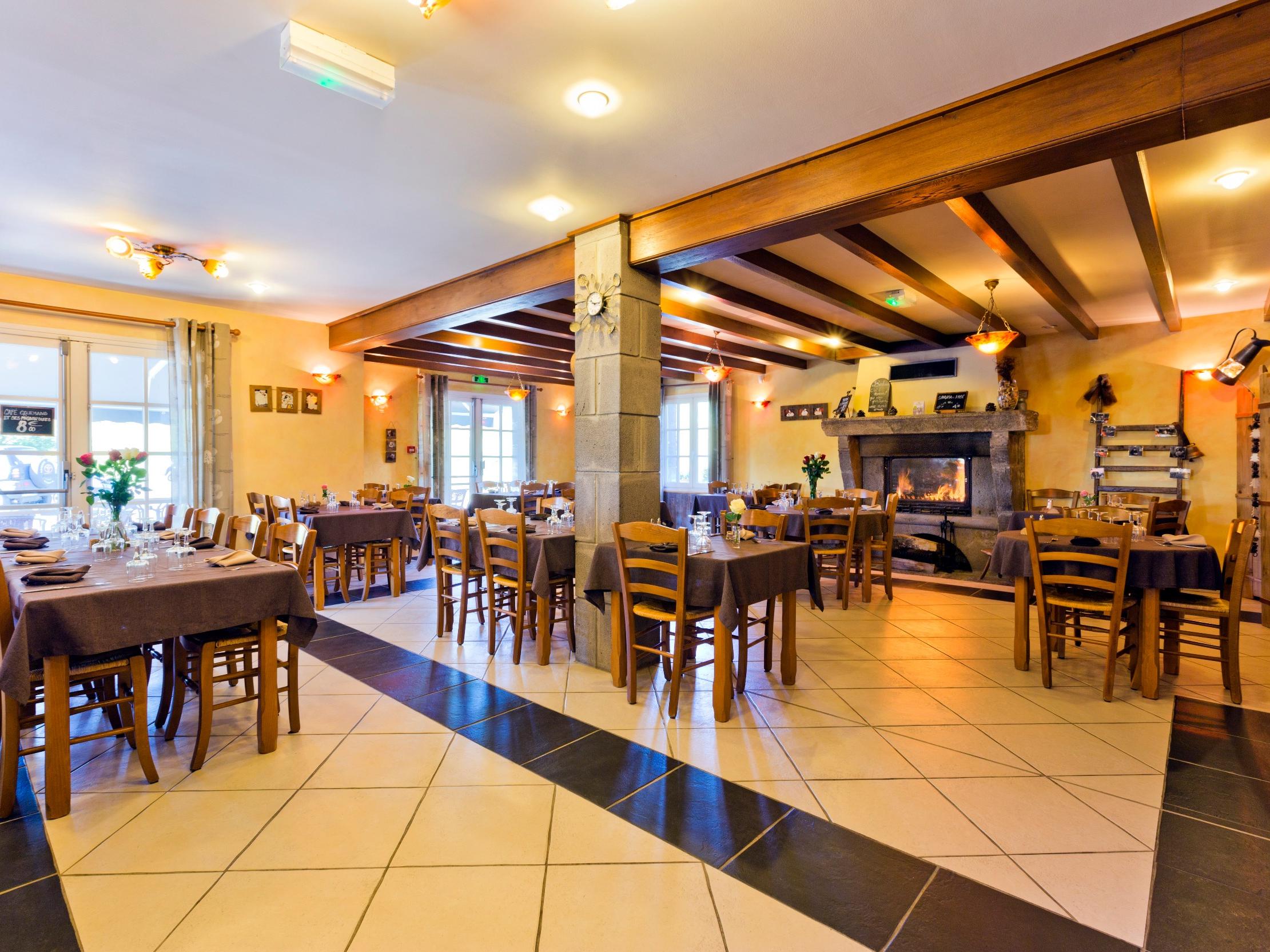 Paris - Super Besse - Logis Hôtel Restaurant Auberge du Bougnat - Super Besse