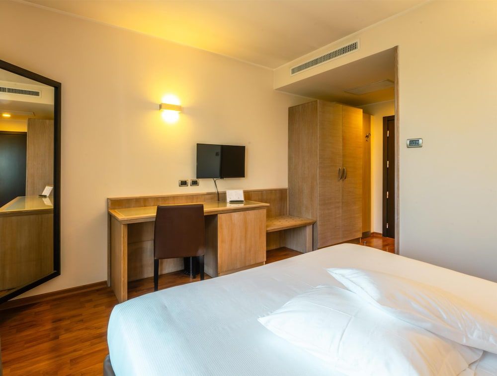 Paris - Forlì - San Giorgio, Sure Hotel Collection by Best Western - Forlì