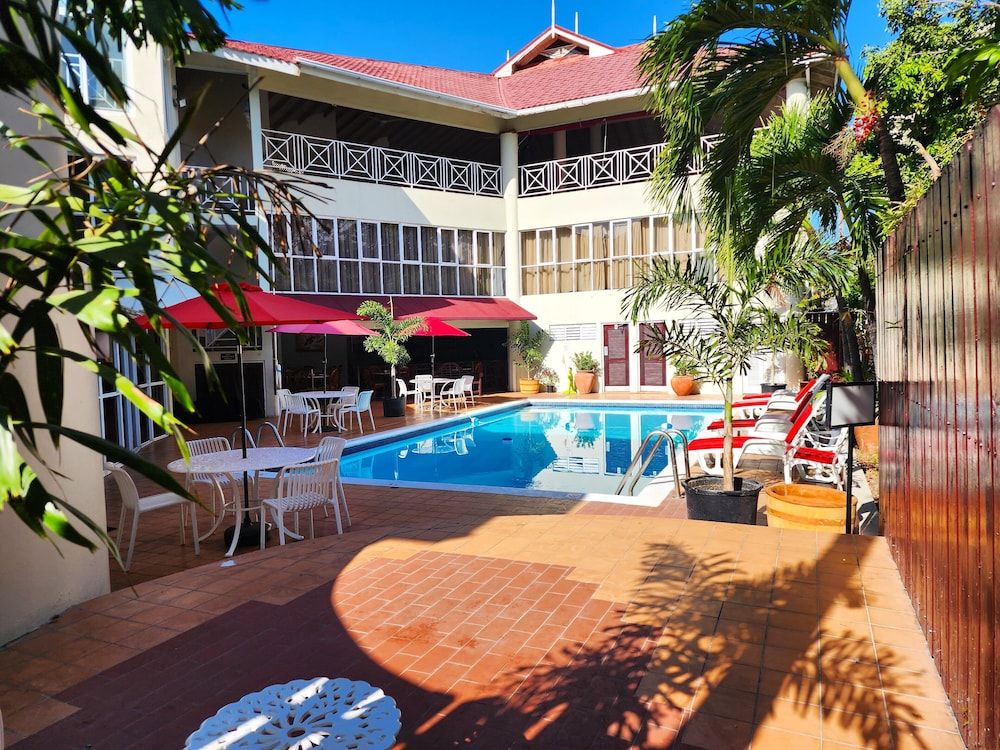 Lyon - Kingston - Altamont Court Hotel - Kingston