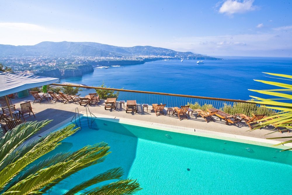 Bâle Mulhouse - Région de Sorrente, Italie - Hotel Mega Mare - Région de Sorrente, Italie