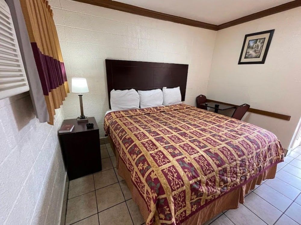 Paris - Dallas (TX) - red door motel - Dallas (TX)
