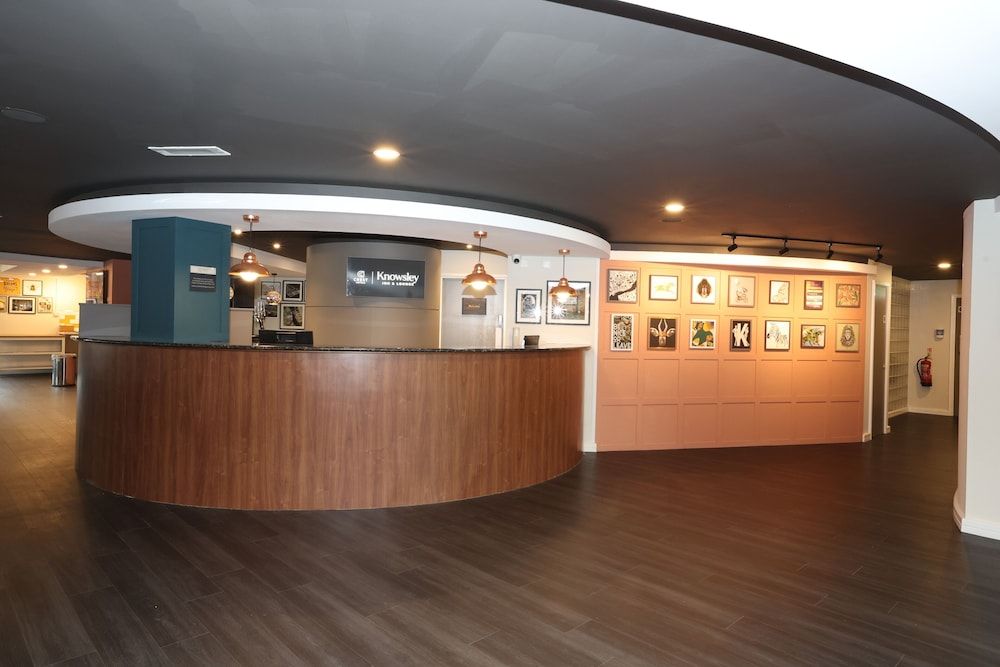 Paris - Liverpool - Knowsley Inn & Lounge - Liverpool