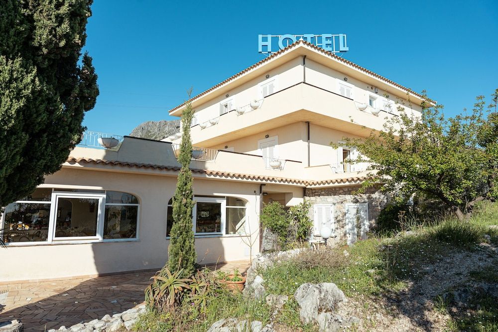 Lyon - Sperlonga - Hotel Belvedere - Sperlonga
