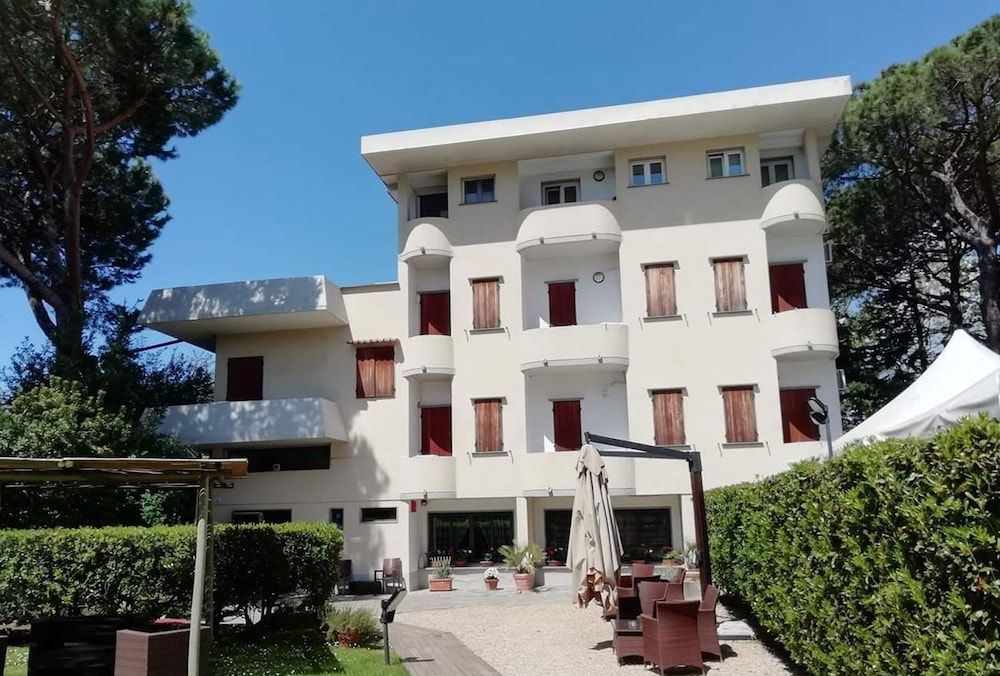 Lyon - Forte dei Marmi - Hotel La Tavernetta dei Ronchi - Forte dei Marmi