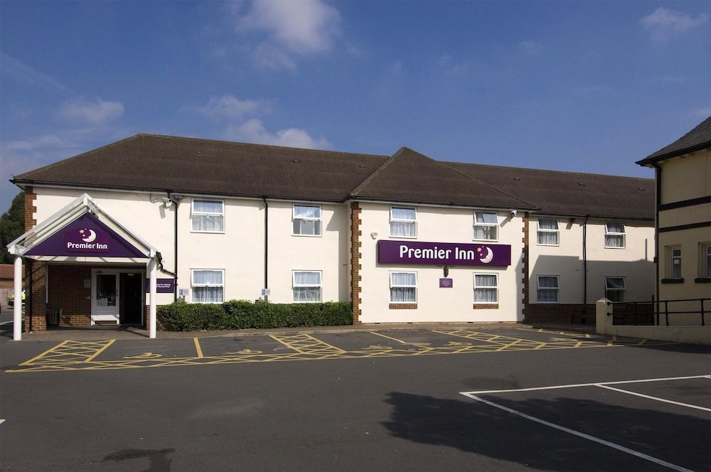 Lyon - Heathrow - Premier Inn London Twickenham Stadium - Heathrow
