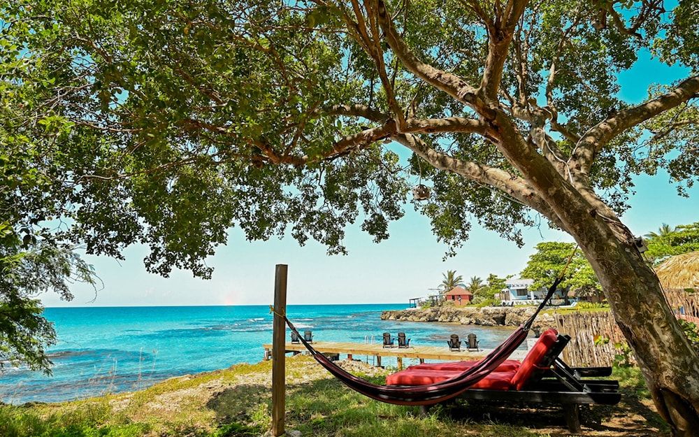 Paris - Treasure Beach - The Nook, Design Led 2BR Villa, Walk to Beach, Jakes, Restaurants and More - Treasure Beach