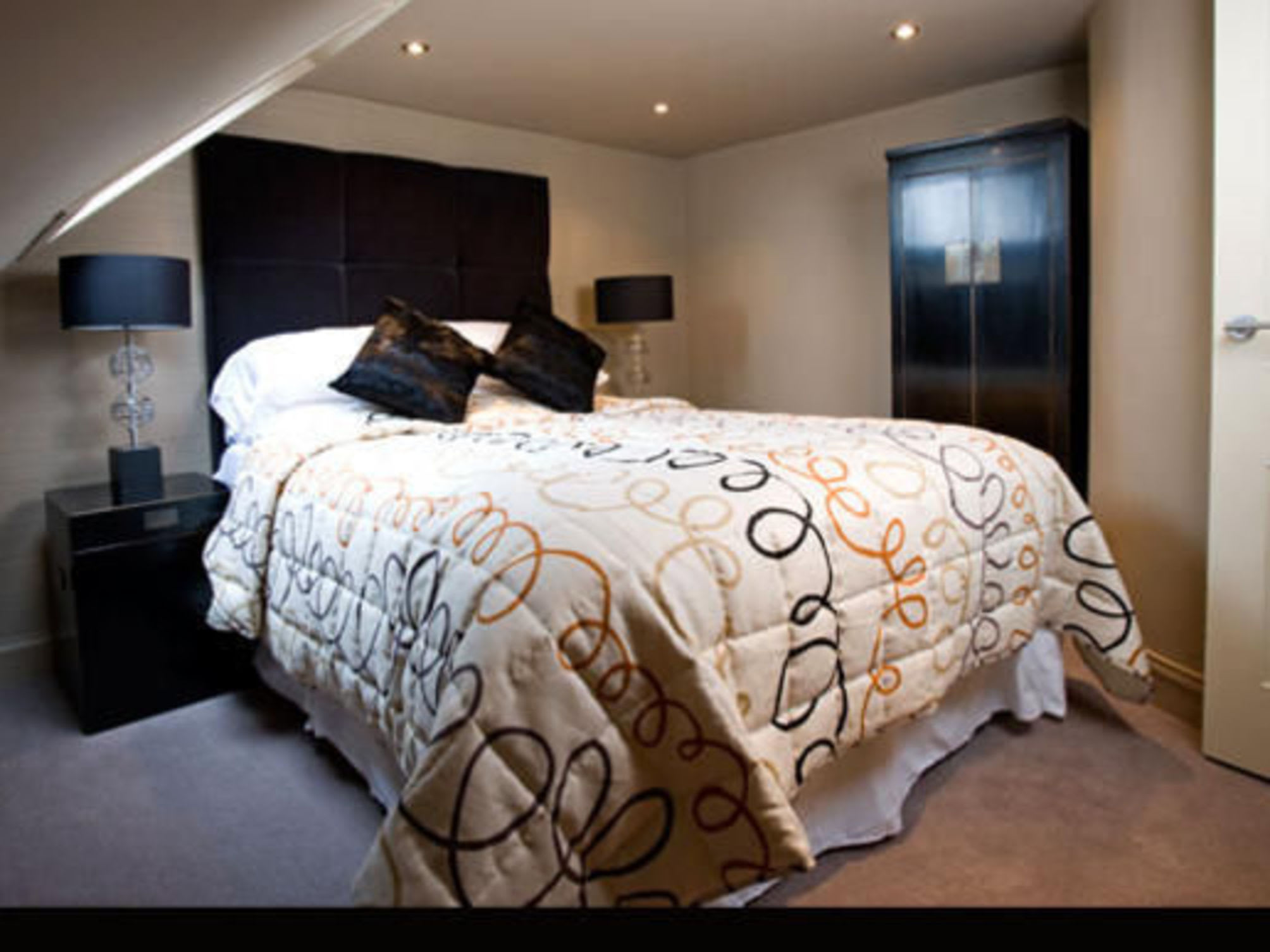 JOIVY Royal Mile Studio in Prime Location 3