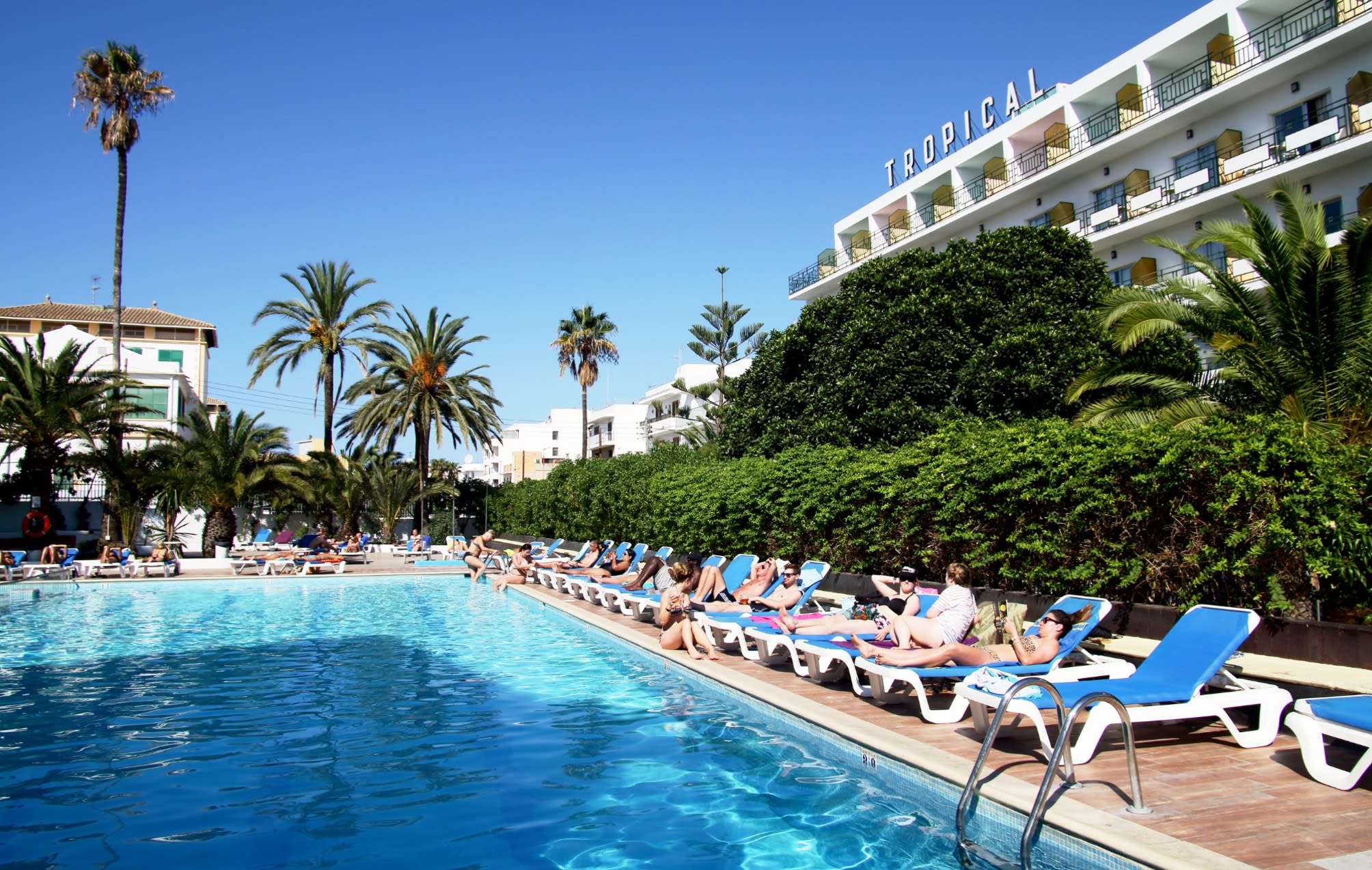 Hotel Tropical 4