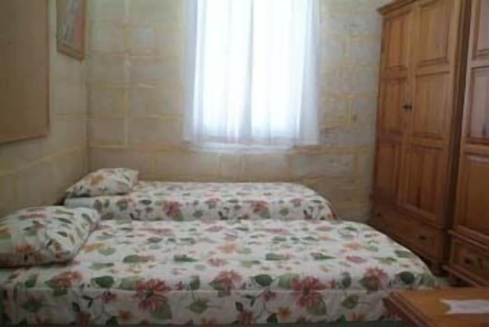 Ta' Bertu Host Family Bed & Breakfast 3