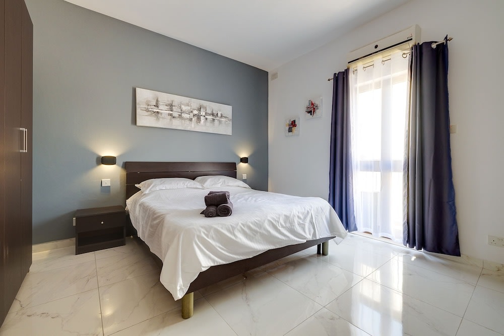 Modern 1BR Apartment Steps From the Promenade 3