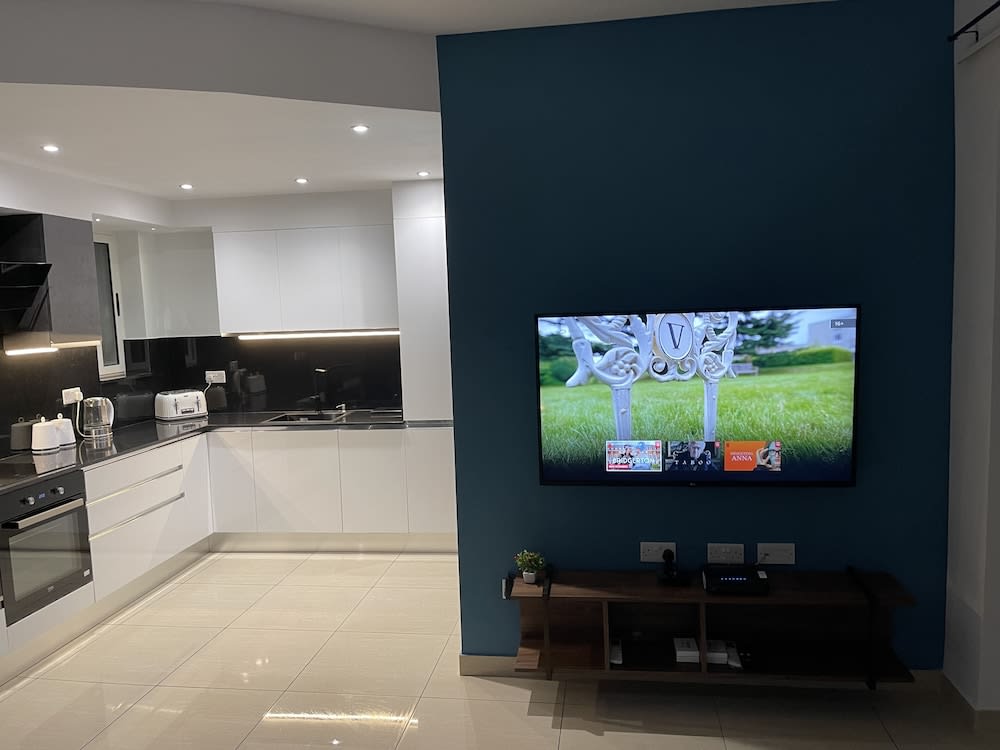 Spinola Bay - St Julians near beach Prime location 5
