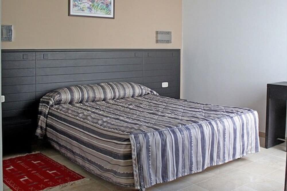 Andalucia Beach Hotel & Residence 5