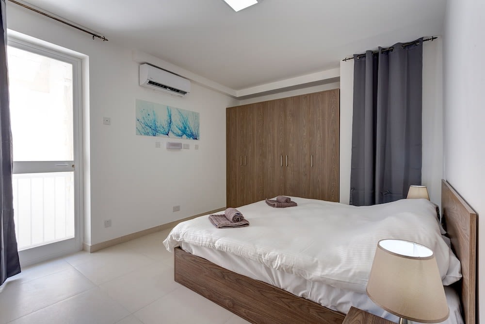 Modern 1BR Apartment in a Central Location 3