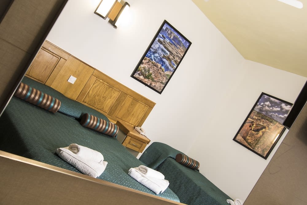Canifor Hotel 4