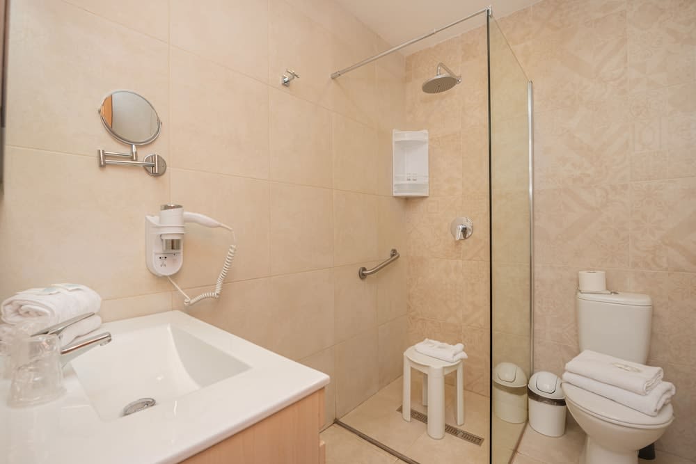 Gillieru Harbour Hotel 4