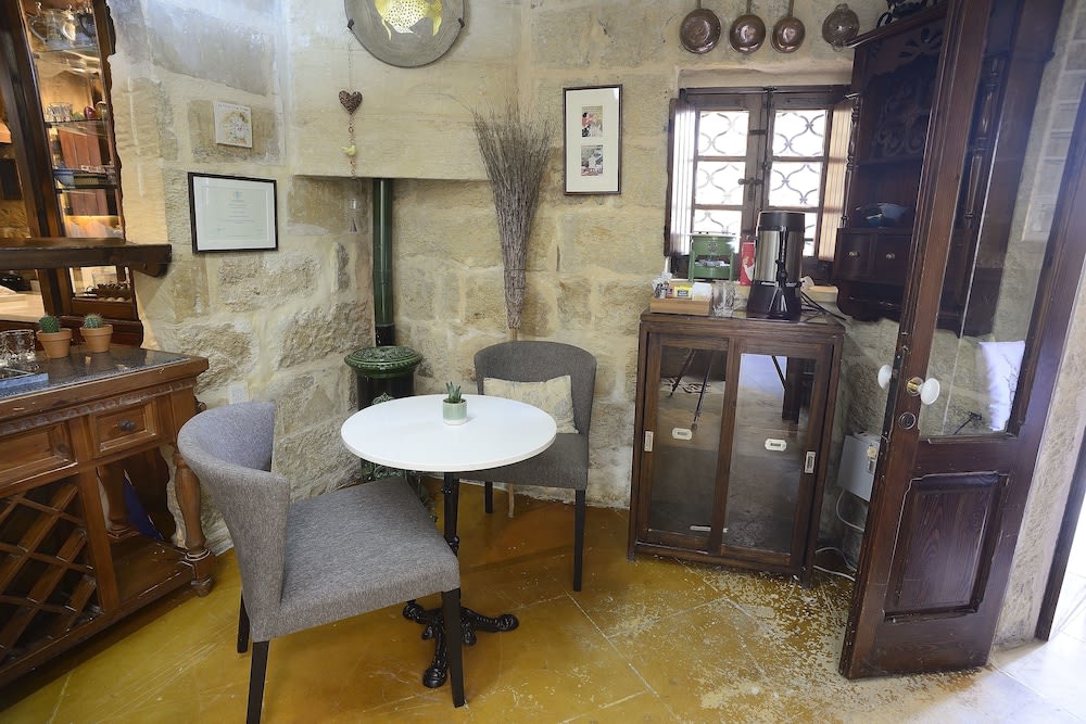 The Burrow Guest House 4