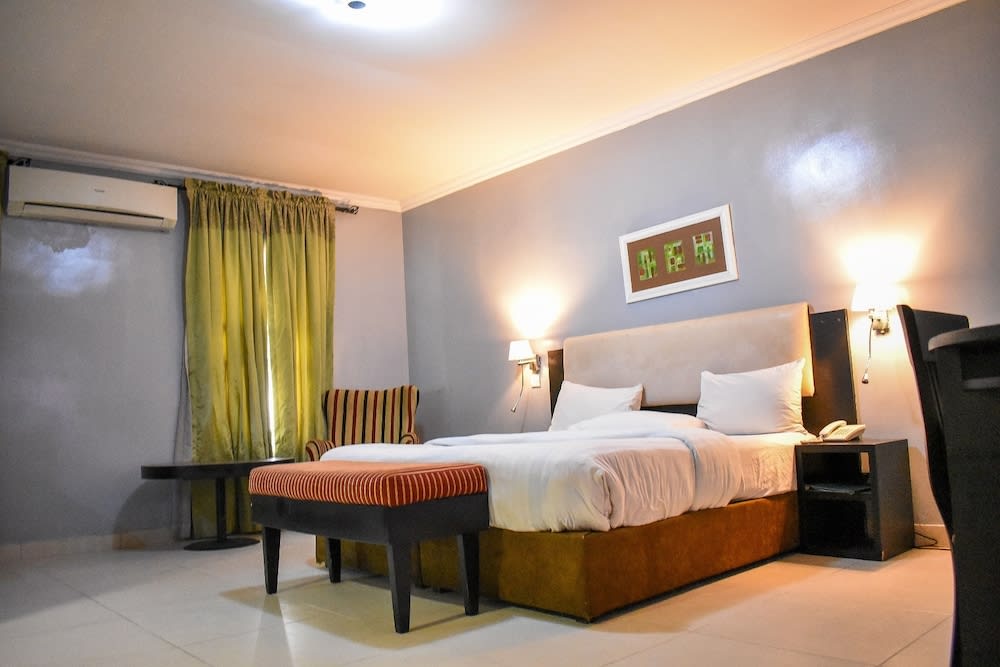 Emerald Cove 4
