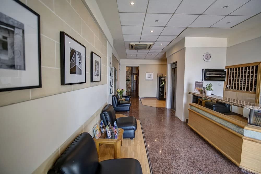 Sliema Chalet Hotel 3