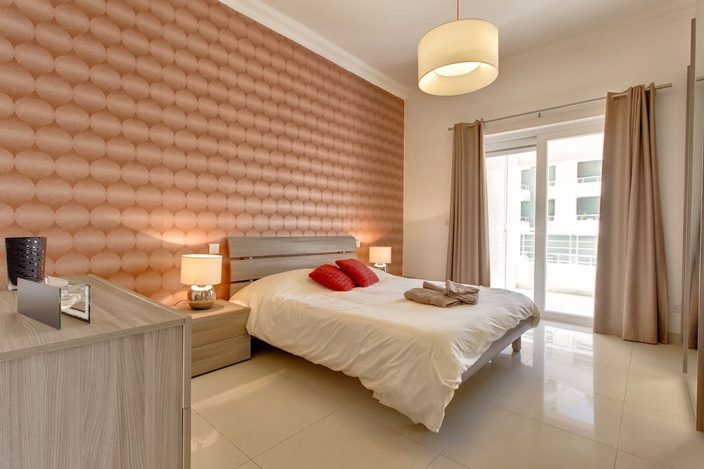 Seaview Apartment In Fort Cambridge, Sliema by Buena Vista 5
