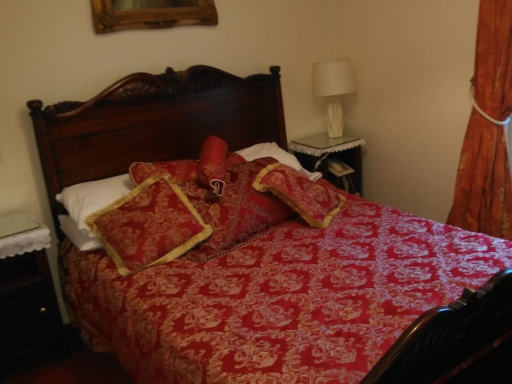 Fennessy's Hotel 5