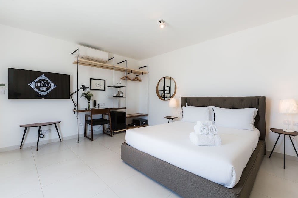 Two Pillows Boutique Hostel 5