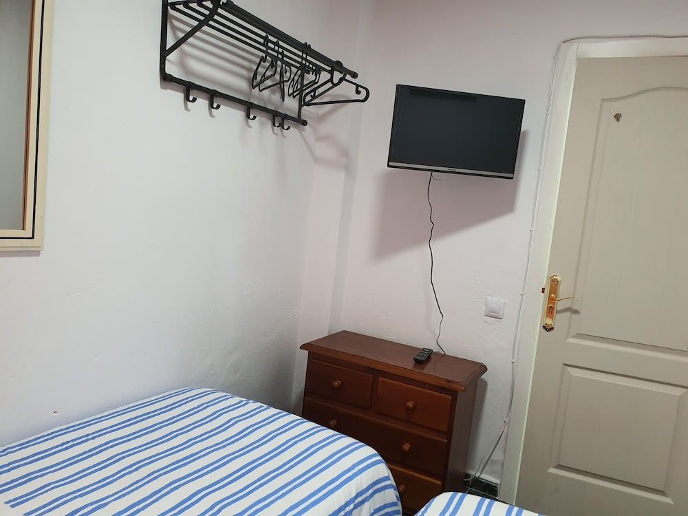 Low Cost Room Plaza de Hierro IV 3