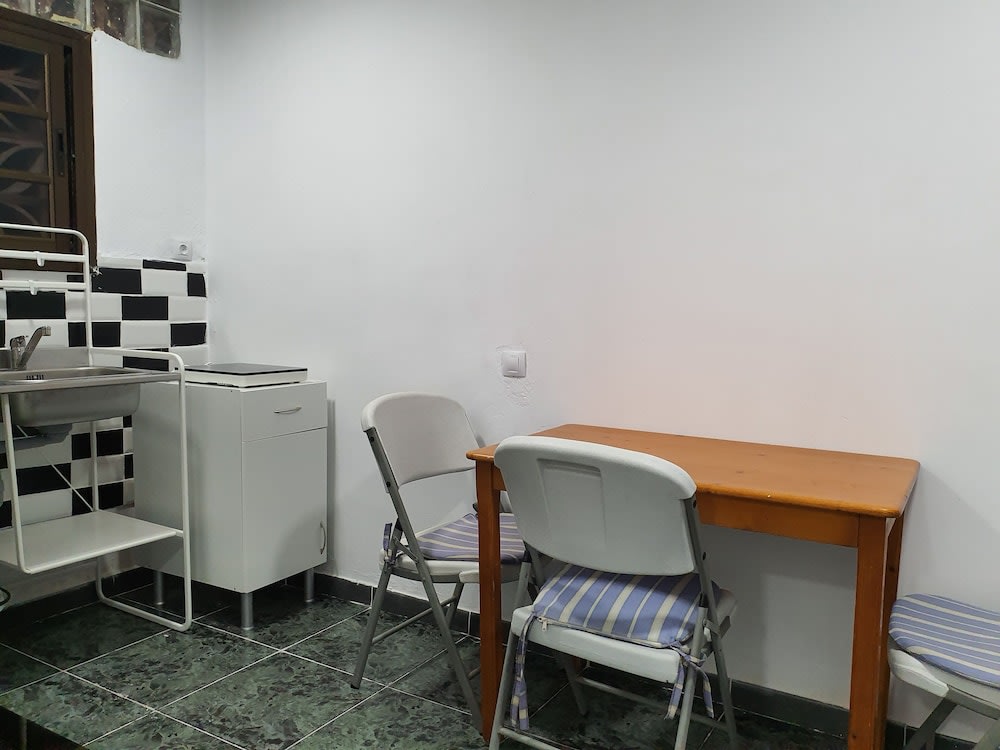 Low Cost Room Plaza de Hierro IV 4
