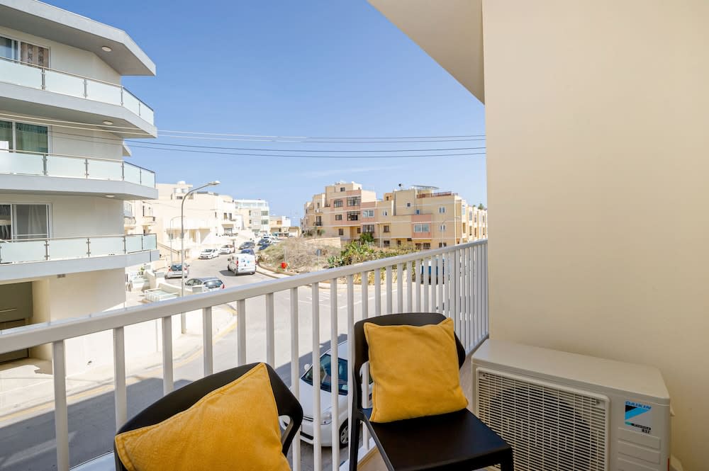Summer Breeze Comfort Apartments by Getaways Malta 4