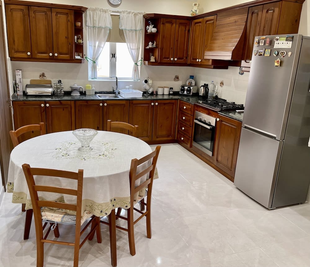 Sunrise Apt near beach SmartTV & Netflix 4