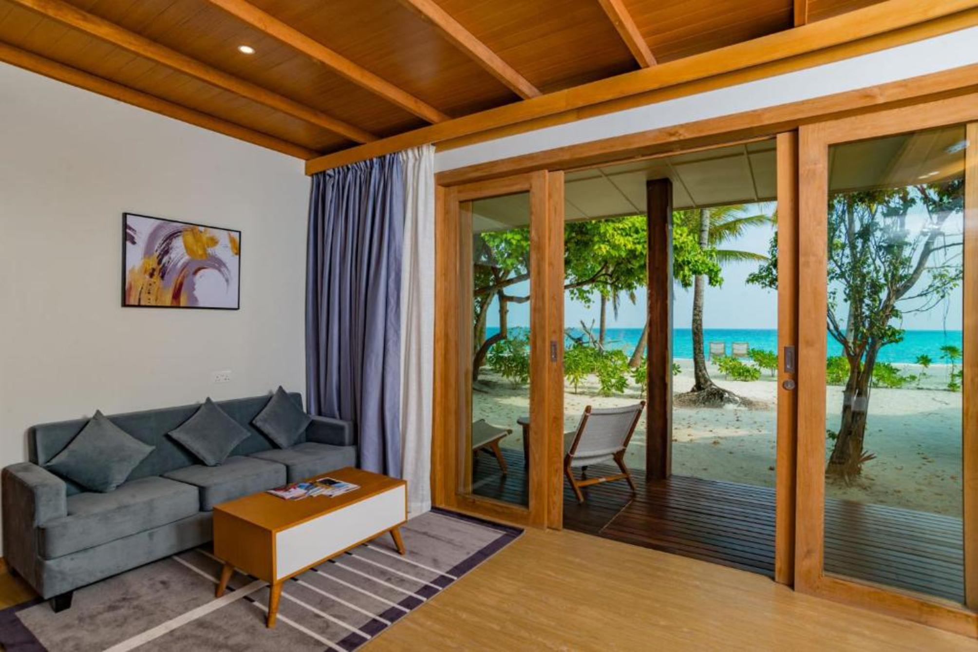 Fiyavalhu Resort Maldives 3